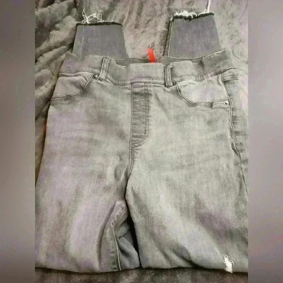 2/$30 Lady's spanx‎ Thrash Grunge jeggings (#318). - Picture 3 of 6